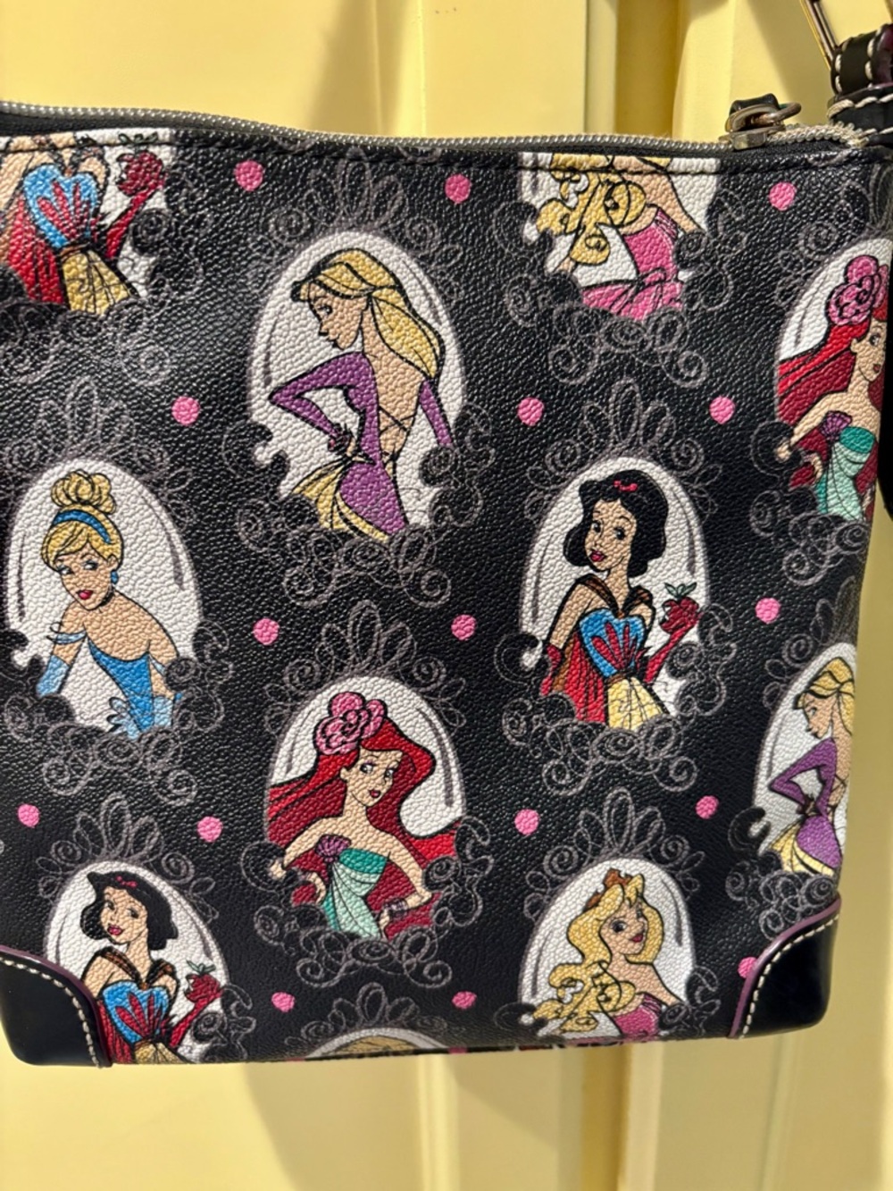 2015 Dooney & Bourke Disney Runaway Princess Printed Crossbody - Picture 2 of 3